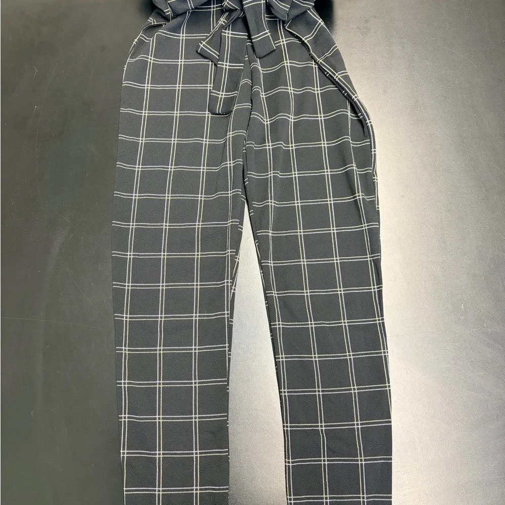 PrettyLittleThing Black Grid Pattern Cropped Pants - Picture 3 of 5
